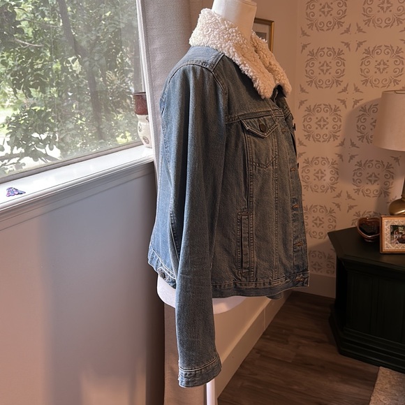Sherpa Lined LOFT Jean Jacket - Picture 2 of 10